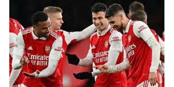 Arsenal draagt voor het eerst niet-traditionele kleuren